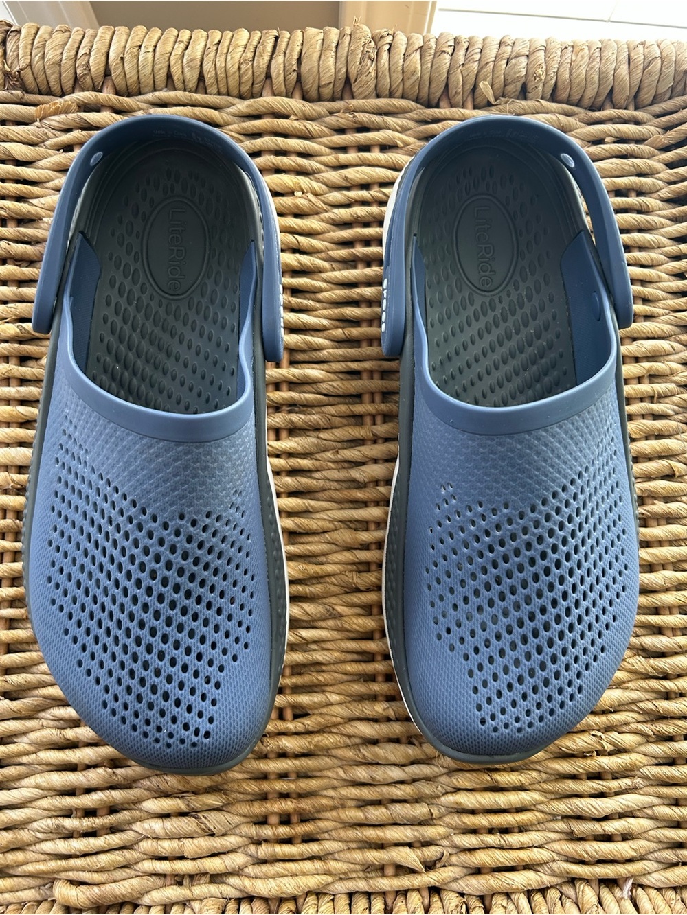 CROCS LiteRide Unisex Perforated Slip-Ons in Navy Blue Womens 8 Mens 6